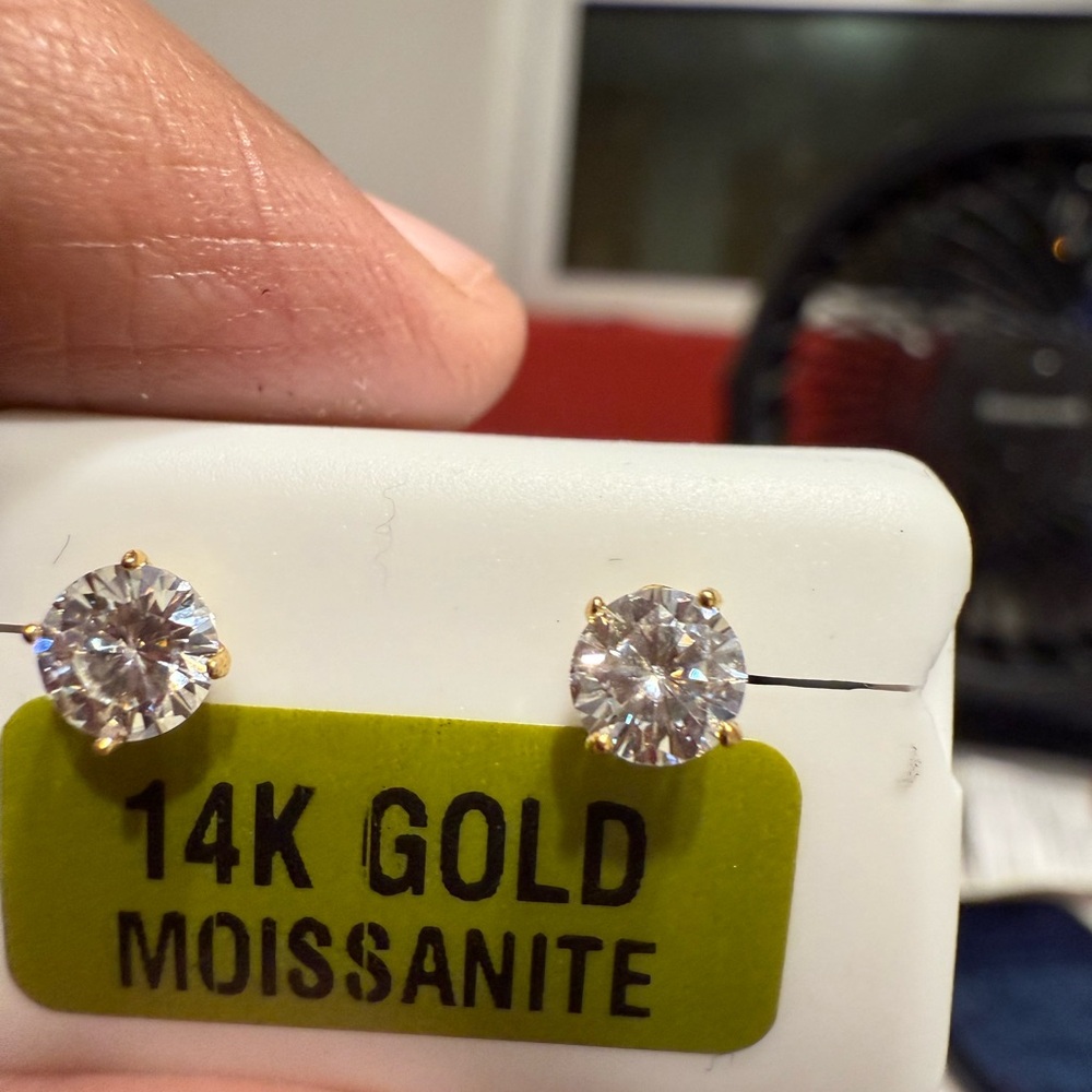 Real solid, 14k yellow gold Moissanite earring 1.00ctw - Picture 2 of 7